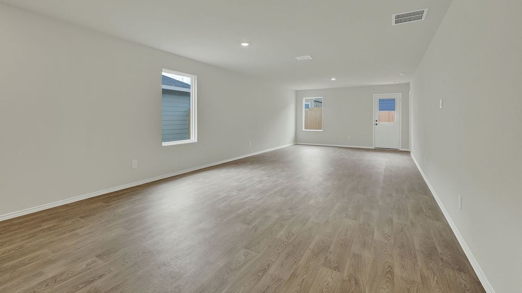 Spacious, unfurnished interior of a new home in Sunset Oaks, Maxwell (Image 14).