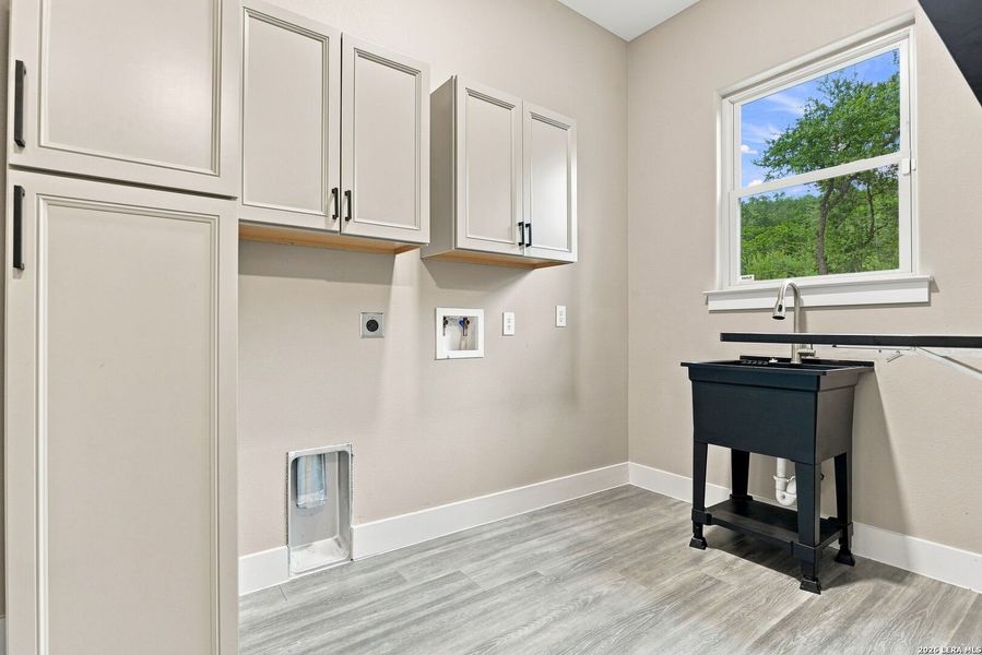 Furnished interior view inside a new home in , San Antonio (Image 35).
