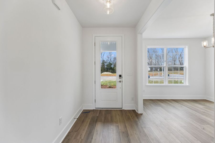 Spacious, unfurnished interior of a new home in Glenview Farms, Murfreesboro (Image 24).