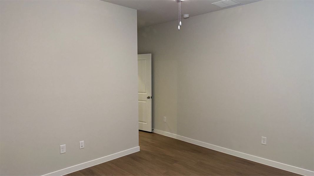 Spacious, unfurnished interior of a new home in London Towne, Corpus Christi (Image 15).