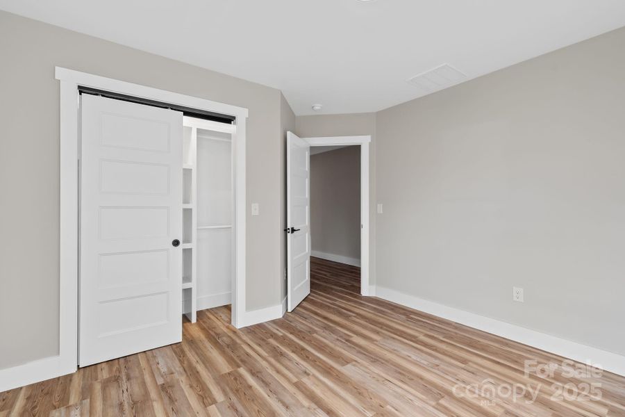 Spacious, unfurnished interior of a new home in , Asheville (Image 33).