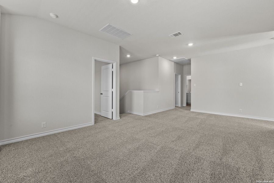 Spacious, unfurnished interior of a new home in Redbird Ranch, San Antonio (Image 26).