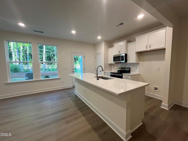 Kitchen/Dining Kitchen/Dining