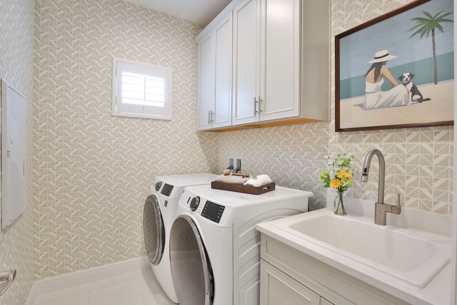 Representative furnished interior of a home built from the Lighthouse by Neal Communities in Boca Royale Golf & Country Club at Wellen Park, Englewood (Image 20).