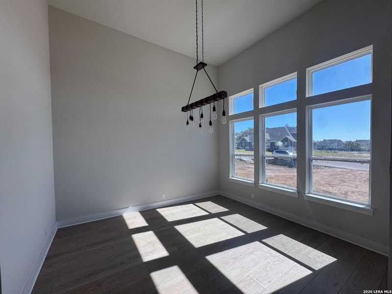 Spacious, unfurnished interior of a new home in Waldsanger, New Braunfels (Image 22).