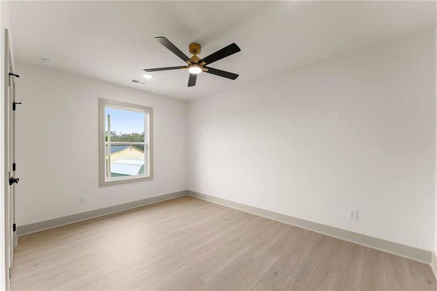 Spacious, unfurnished interior of a new home in , Jefferson (Image 26).