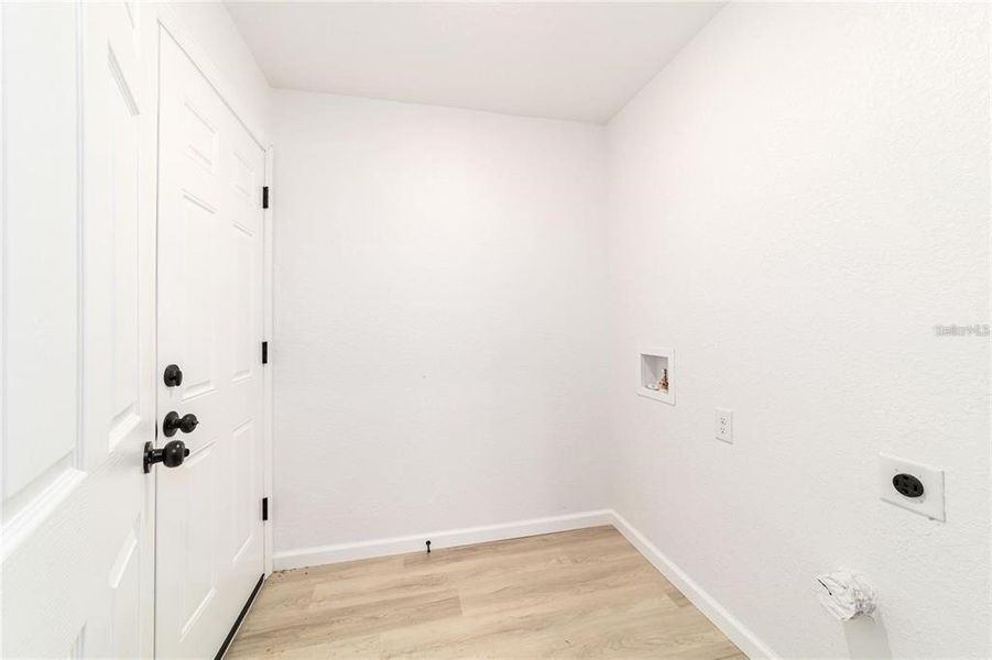 Spacious, unfurnished interior of a new home in , Ocala (Image 25).