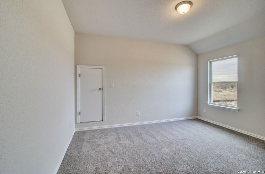 Spacious, unfurnished interior of a new home in Stream Waters, Seguin (Image 18).