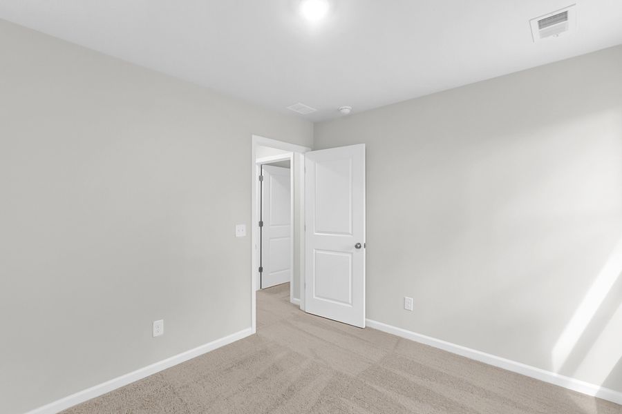 Spacious, unfurnished interior of a new home in Central Creek, Goose Creek (Image 35).