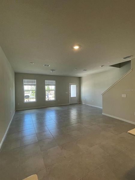 Spacious, unfurnished interior of a new home in , Kissimmee (Image 9).