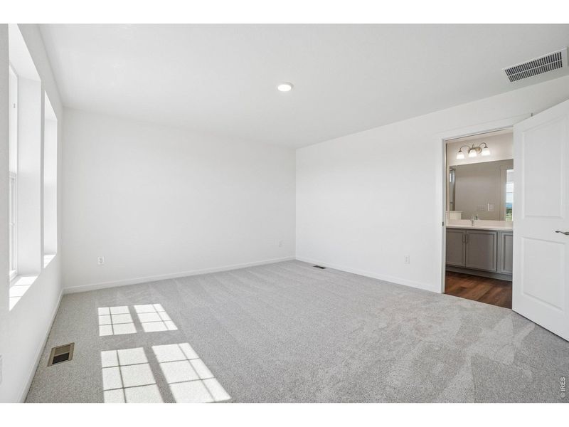 Spacious, unfurnished interior of a new home in Timnath Lakes, Timnath (Image 35). Spacious, unfurnished interior of a new home in Timnath Lakes, Timnath (Image 35).