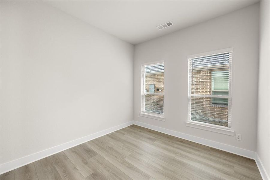 Spacious, unfurnished interior of a new home in The Retreat - Phase 1, Waxahachie (Image 25).