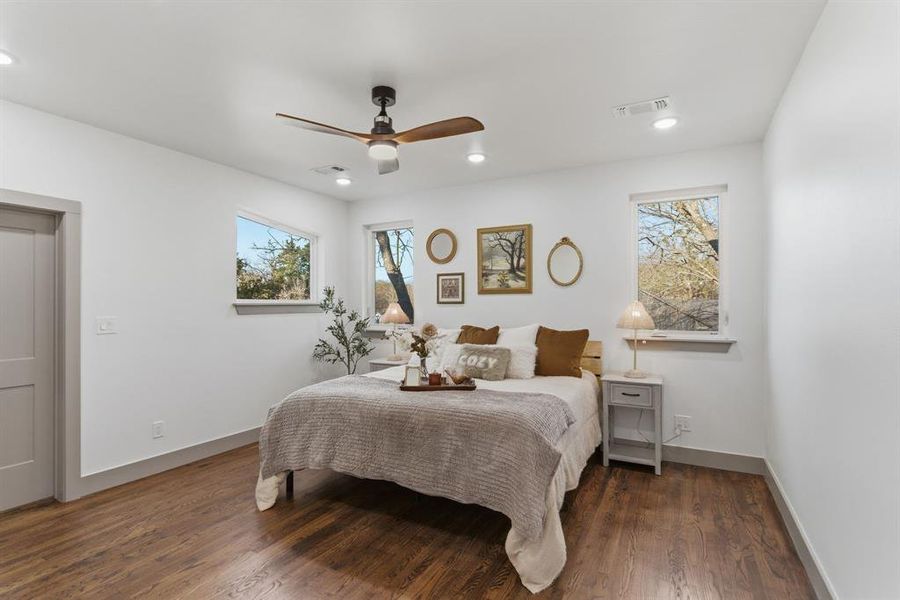 Furnished interior view inside a new home in , Denison (Image 9).