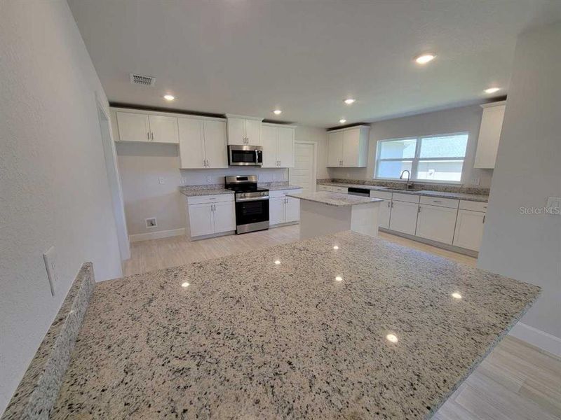 Spacious, unfurnished interior of a new home in , Ocala (Image 19).