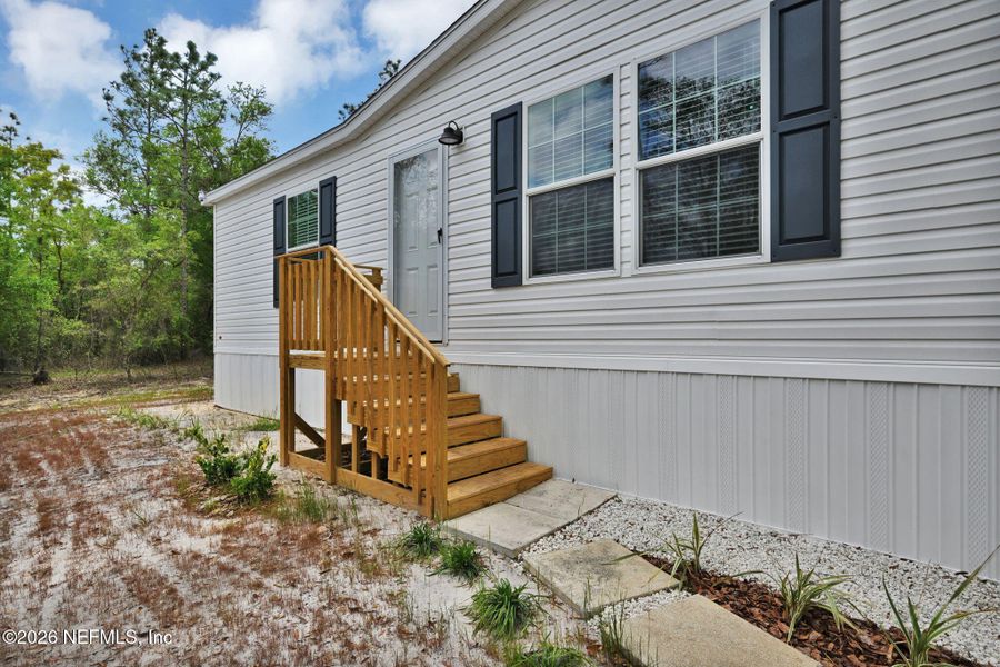Exterior details and patio area of a home in , Hawthorne (Image 17).
