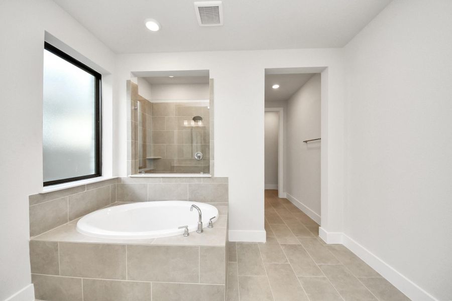 Representative model home photos shown for illustrative purposes only. Actual home, features, and finishes may vary. Home is currently under construction.