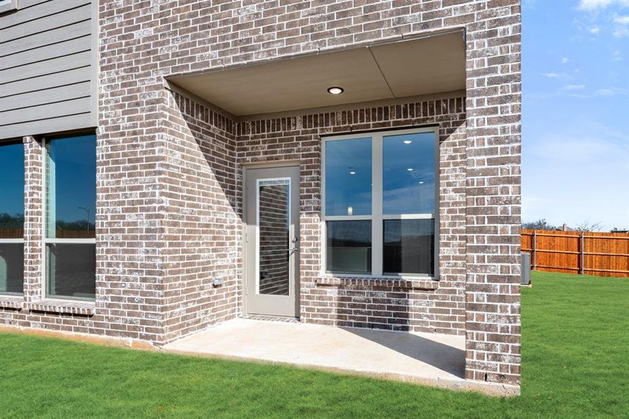 Exterior details and patio area of a home in El Dorado, Granbury (Image 4).