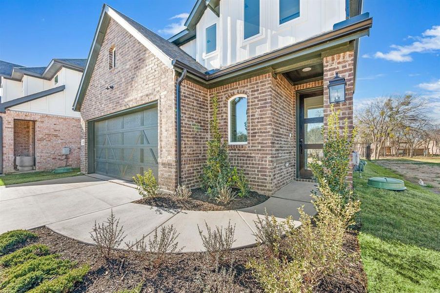 Exterior details and patio area of a home in The Resort on Eagle Mt. Lake, Fort Worth (Image 3).