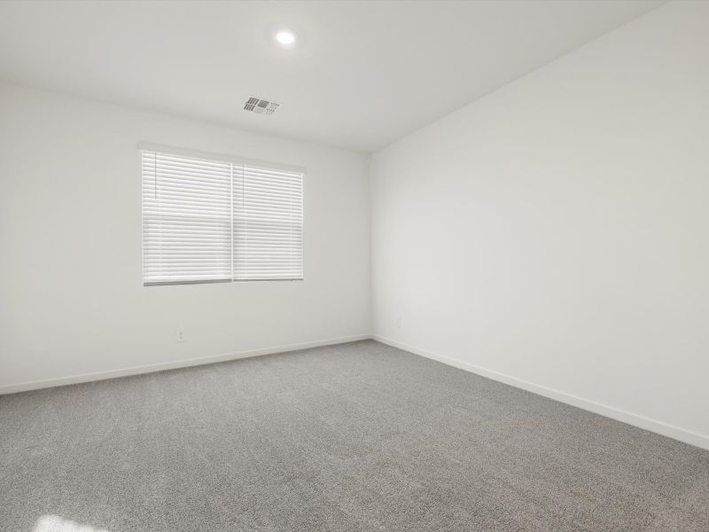 Spacious, unfurnished interior of a new home in San Tan Groves - Classic Series, San Tan Valley (Image 10).