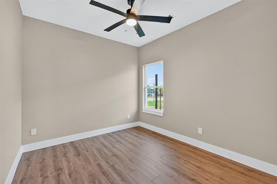 Spacious, unfurnished interior of a new home in , Sherman (Image 14).