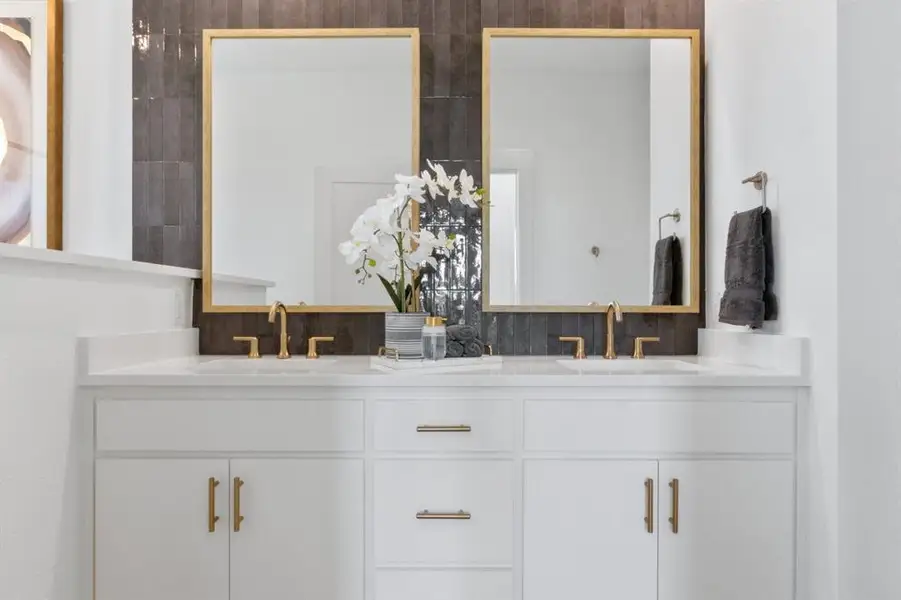 023-1805ParkviewDrive-Melissa-TX-75454-PrimaryBathroom.jpg-SMALL