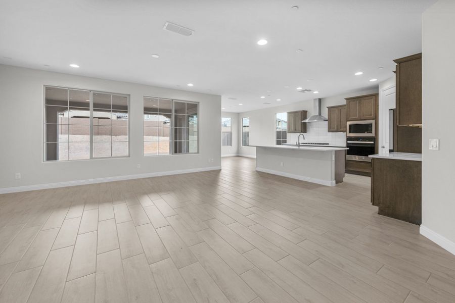 Spacious, unfurnished interior of a new home in Foothills at Northpointe, Peoria (Image 23).