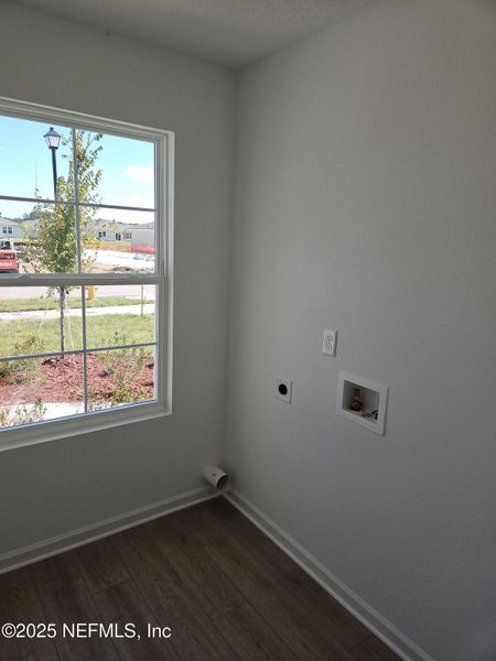 Spacious, unfurnished interior of a new home in The Arbors, Jacksonville (Image 21).