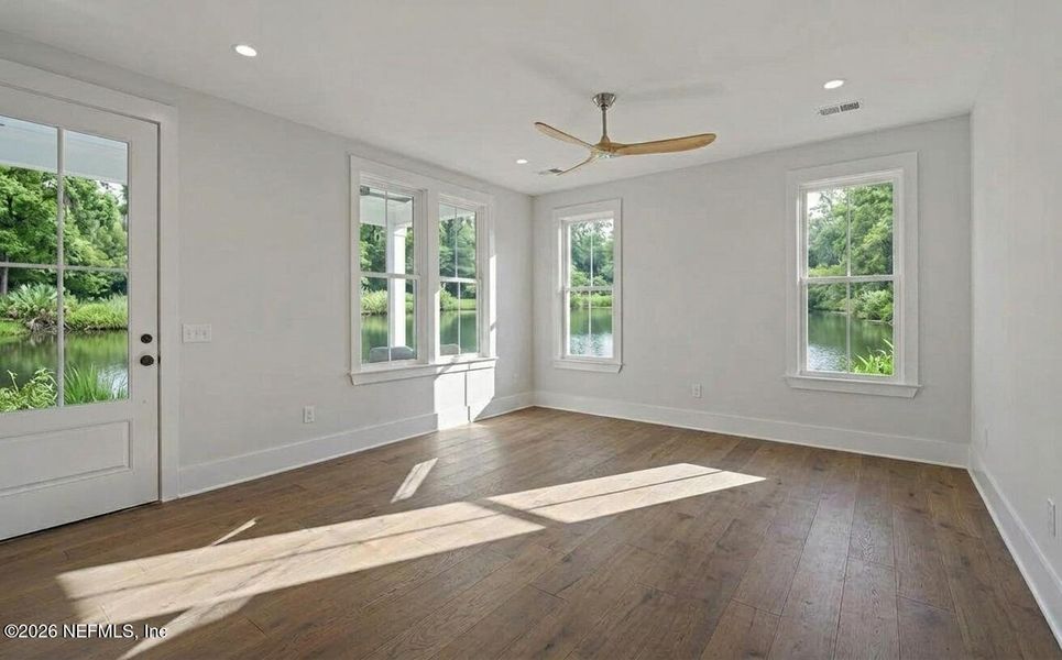 Spacious, unfurnished interior of a new home in , St. Augustine (Image 7).