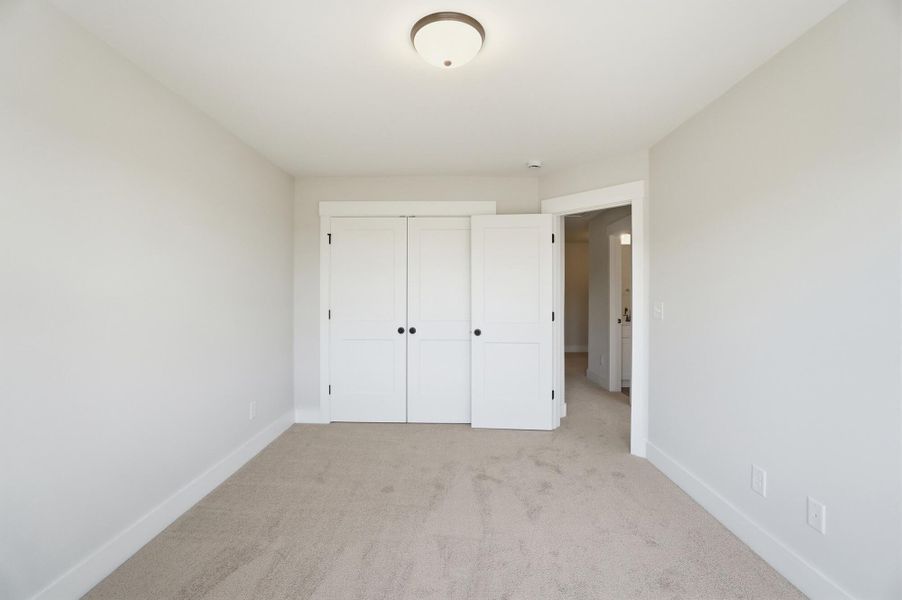 Spacious, unfurnished interior of a new home in Blythe Mill Townhomes, Waxhaw (Image 27).