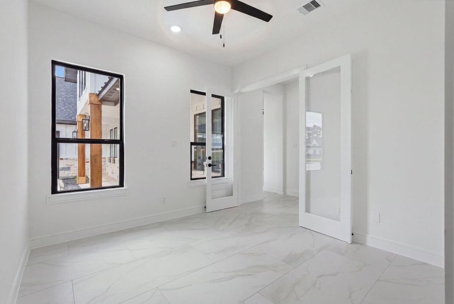 Spacious, unfurnished interior of a new home in , Willis (Image 23).