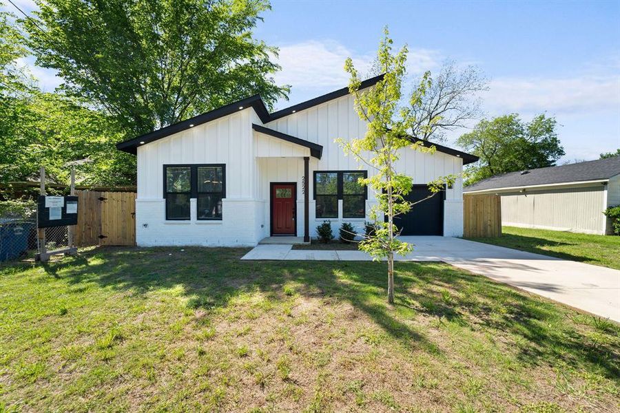 Modern inspired farmhouse featuring a front lawn