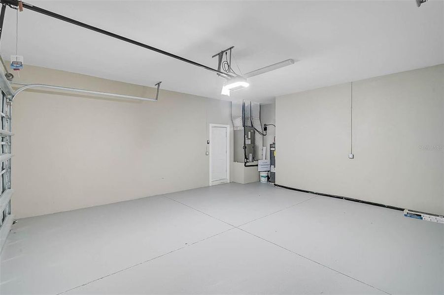Spacious, unfurnished interior of a new home in , North Port (Image 14).