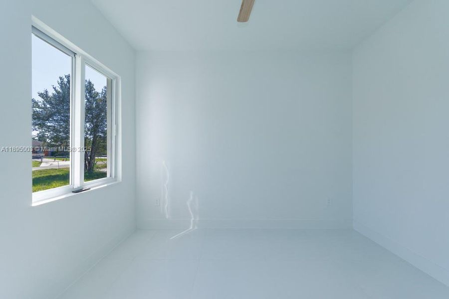 Spacious, unfurnished interior of a new home in , Lehigh Acres (Image 27).