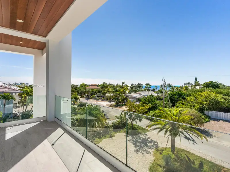 Exterior details and patio area of a home in , Marathon (Image 4).