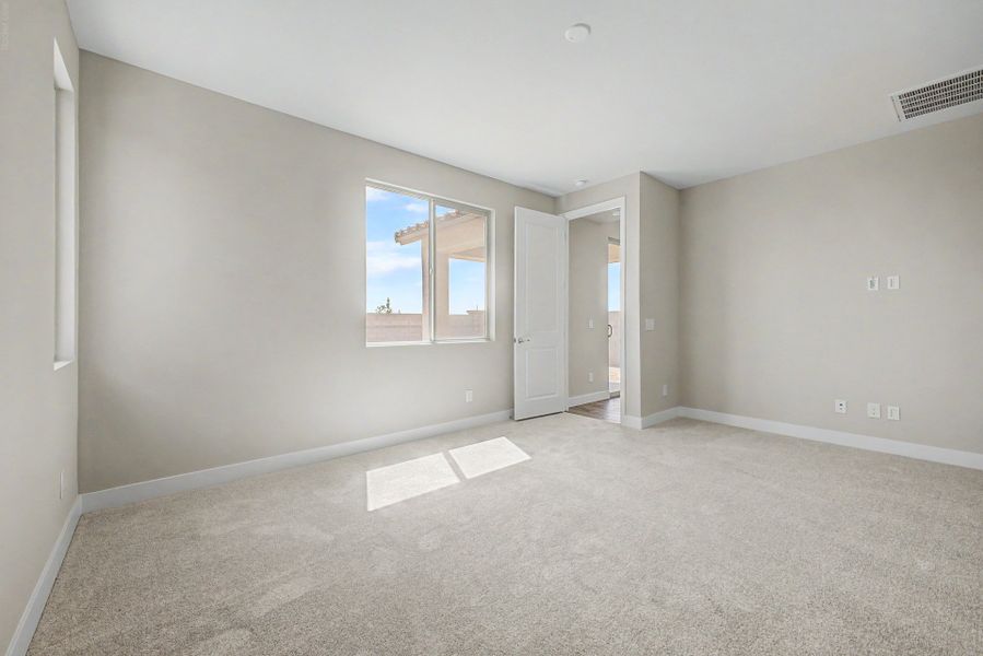 Spacious, unfurnished interior of a new home in Skyline Village, San Tan Valley (Image 8).