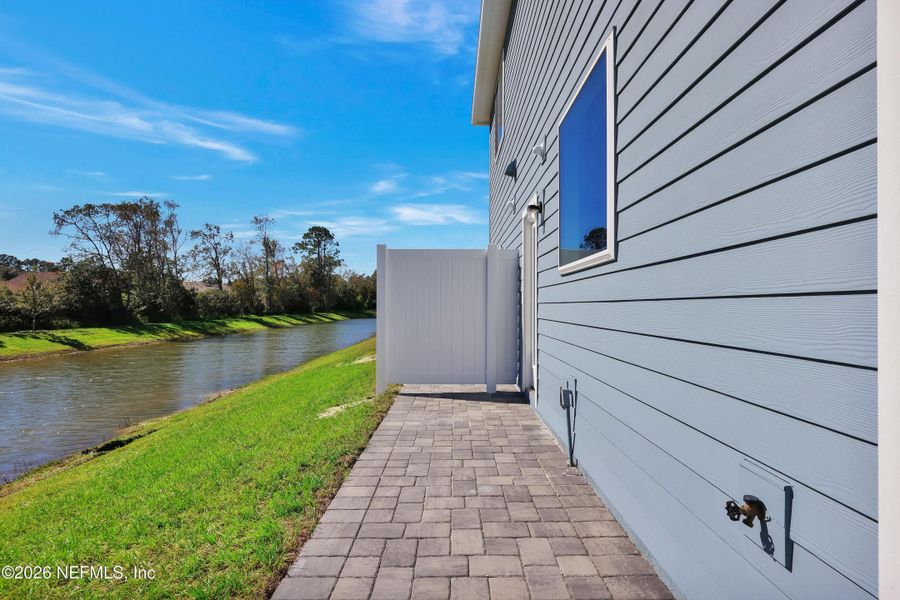 Exterior details and patio area of a home in Baxley Villas, Middleburg (Image 3).