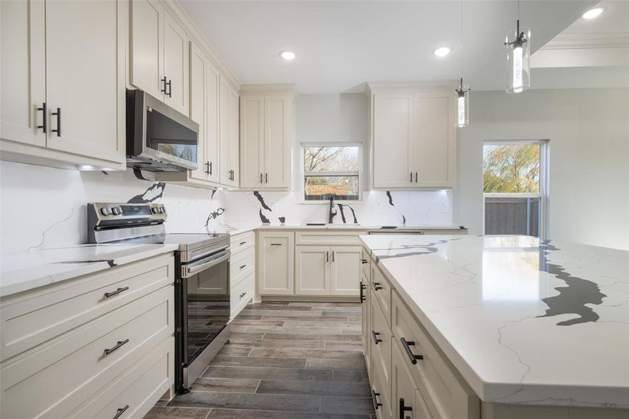 Furnished interior view inside a new home in , Whitewright (Image 6).