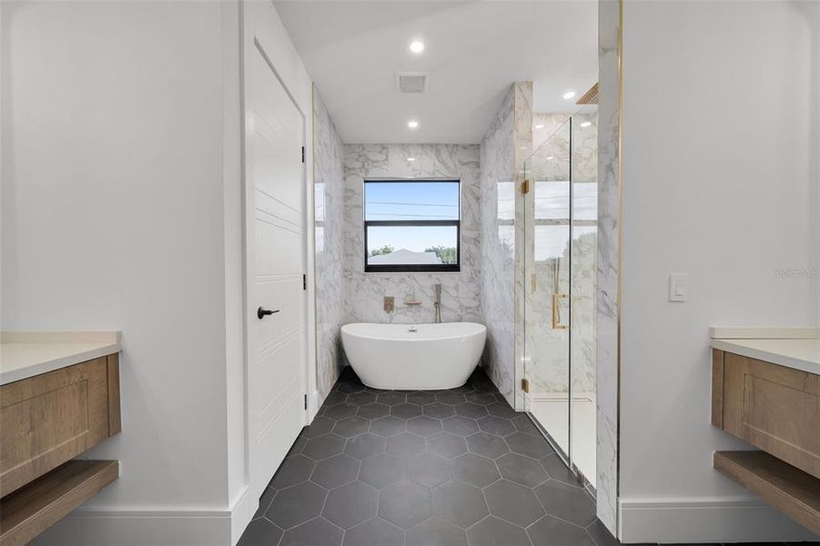 Furnished interior view inside a new home in , Cape Coral (Image 12).