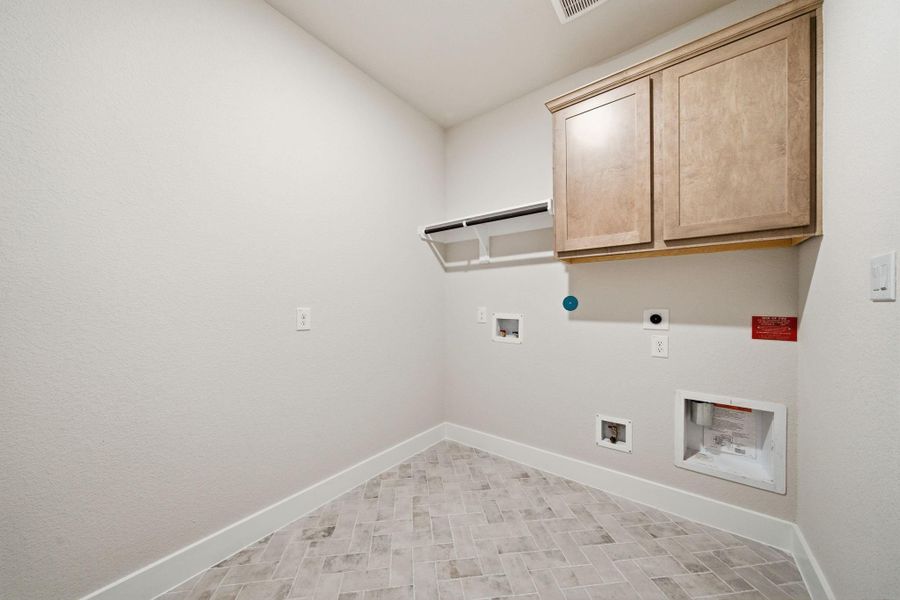 Spacious, unfurnished interior of a new home in Chambers Creek, Willis (Image 49).