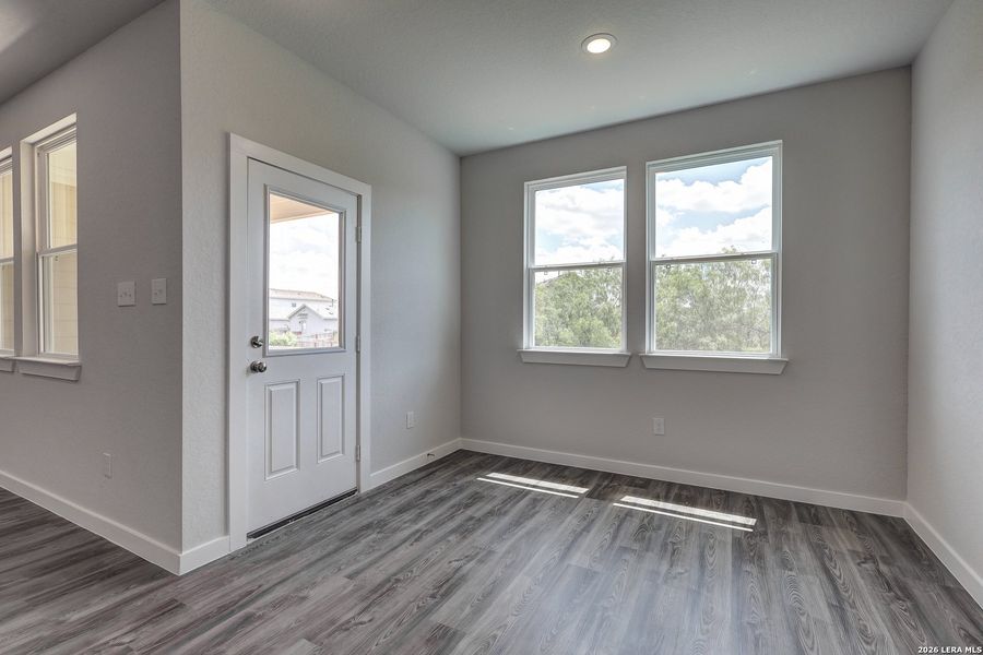 Spacious, unfurnished interior of a new home in Hiddenbrooke, Seguin (Image 22).