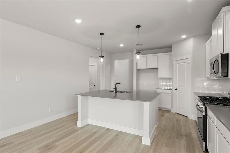 Furnished interior view inside a new home in Las Lomas, Forney (Image 10). Furnished interior view inside a new home in Las Lomas, Forney (Image 10).