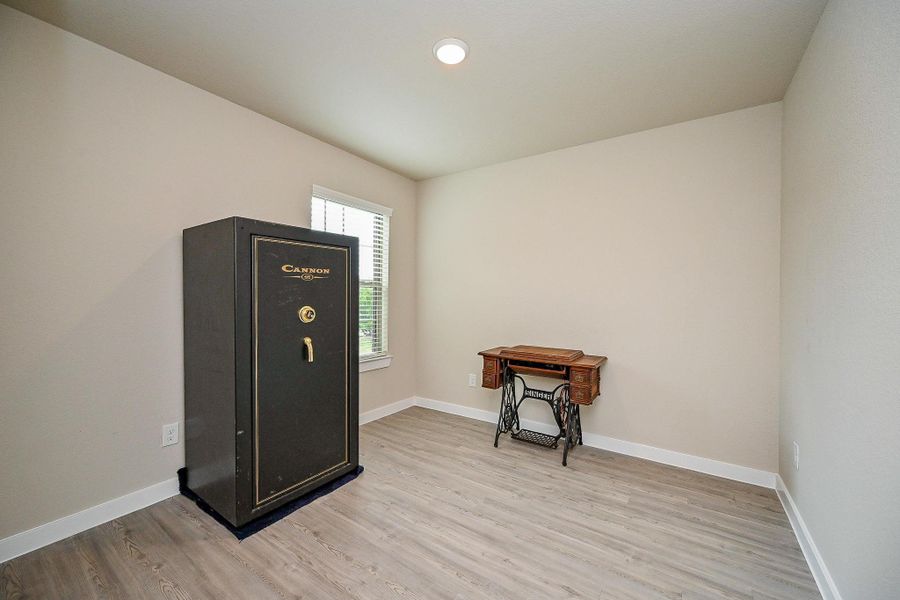 Image 27 of a home in Mustang Crossing.