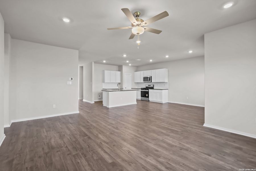 Spacious, unfurnished interior of a new home in Summerlin, San Antonio (Image 22).