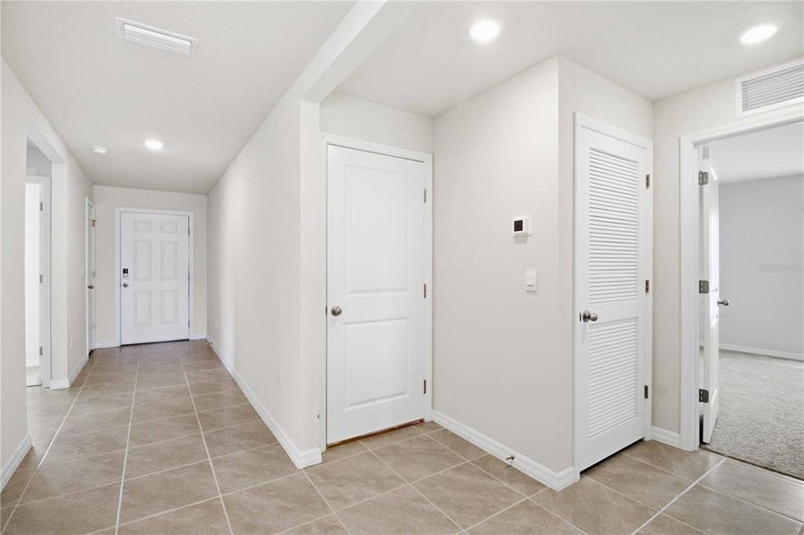 Spacious, unfurnished interior of a new home in Mandarin Grove, Palmetto (Image 51).