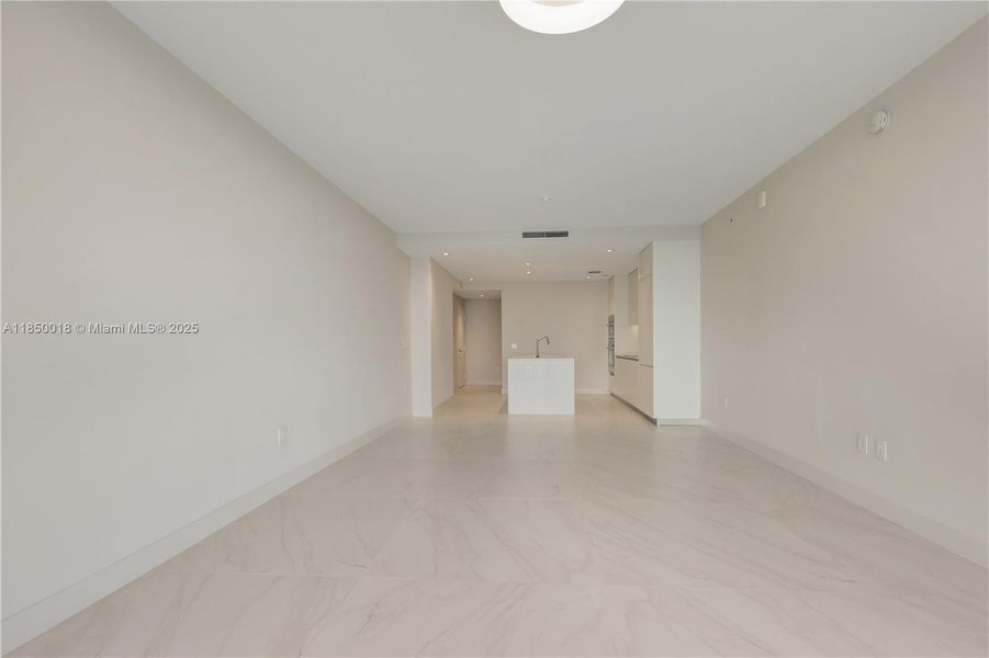 Spacious, unfurnished interior of a new home in , Miami (Image 24).