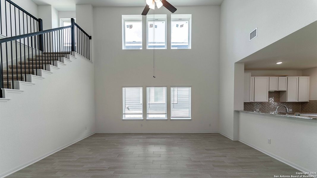 Spacious, unfurnished interior of a new home in Hunter's Ranch, San Antonio (Image 12).