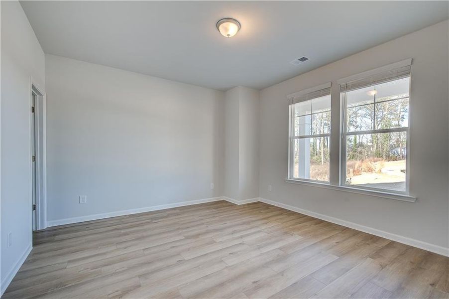 Spacious, unfurnished interior of a new home in Burchwood, Stockbridge (Image 13).