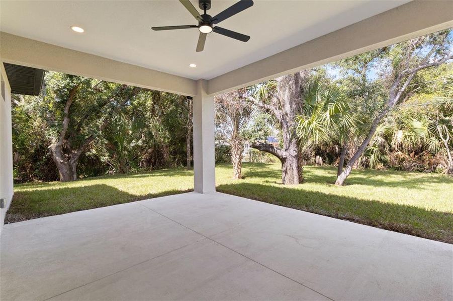 Exterior details and patio area of a home in , Port Charlotte (Image 28).