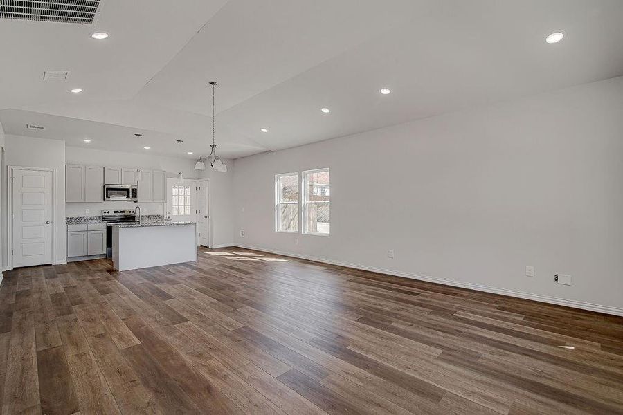 Spacious, unfurnished interior of a new home in , Fort Worth (Image 14).