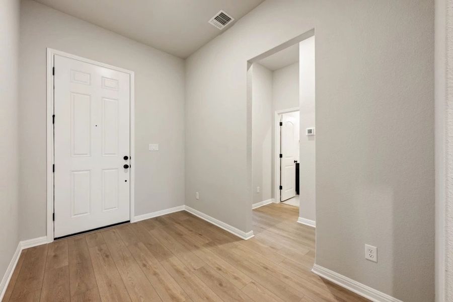 Spacious, unfurnished interior of a new home in Berry Creek Highlands, Georgetown (Image 19).